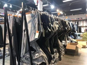 勁爆 鳳崗聯(lián)泰廠秋季服裝員工福利展廳大開倉 還有t恤免費(fèi)送