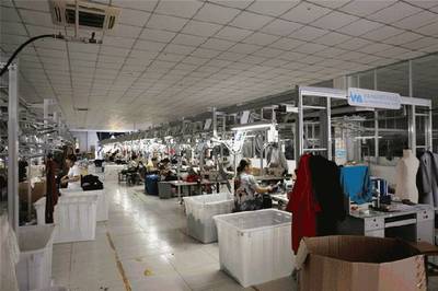 反季大促銷!花一件的錢買兩件,這家本土服裝工廠店,折扣到沒朋友!